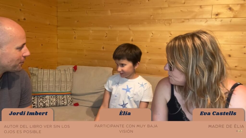 Se presenta quién es Elia junto con su madre